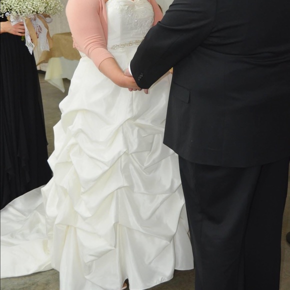 ✨HP✨💍 Stunning Wedding Dress Ball Gown in Ivory - Picture 7 of 13